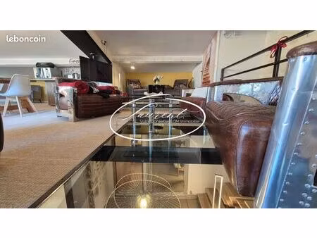 maison 8 pièces 243 m²