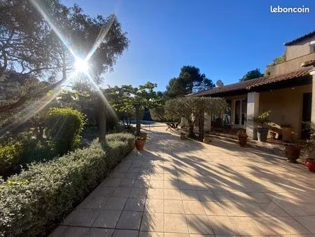 maison familiale de 130m2 avec piscine et terrain arboré de 2000m2