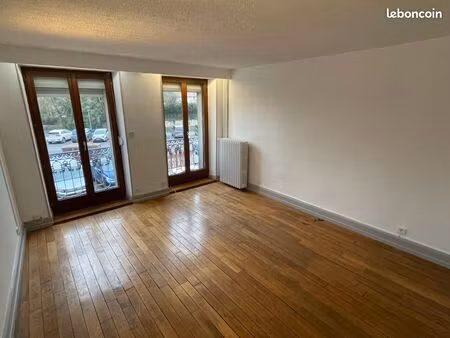 maison de ville rénovée avec parking privé