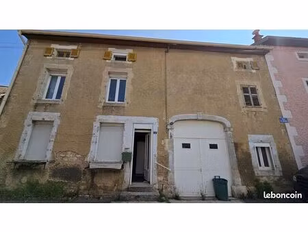 maison à rénover avec dépendances et jardin