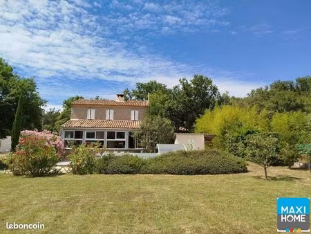 villa 6 pièces 160 m²