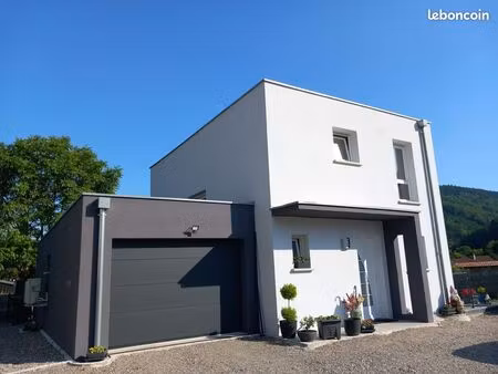a louer maison meublée de 90 m2 avec garage sur 5 ares