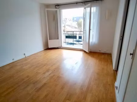 t2 – 49 m² – quartier mairie – balcon + cave + parking