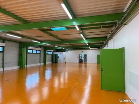local d'activité 1 450 m²