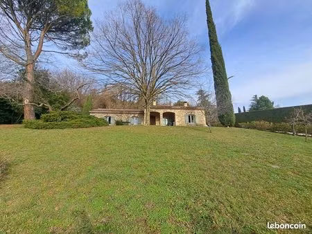 propriété 5 pièces 140 m²