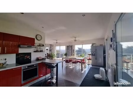 maison de 210 m2 avec vue exceptionnelle sur la vallée+piscine