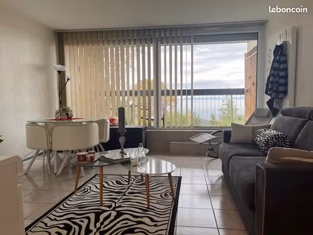 studio avec balcon et vue imprenable en montagne