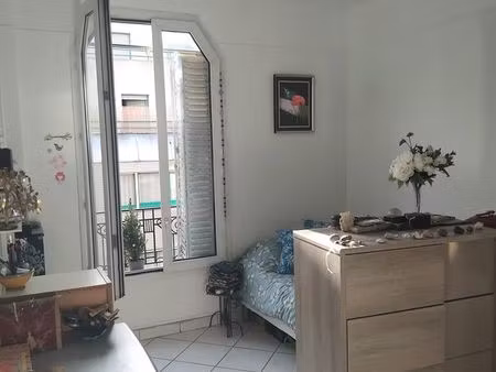 clichy – charmant appartement avec belles alcôves – proche métros