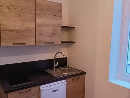 t2 meublé climatisé  proche allées provençales  lumineux et calme