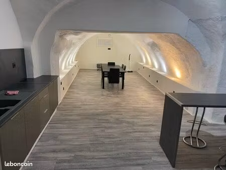 appartement meublé 83 m2- 2 grandes chambres – garage + parking – disponible immédiatement