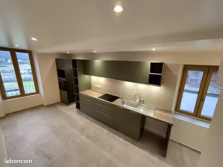 à louer à l'année – t3 lumineux entièrement rénové – dpe a – montbrun-les-bains