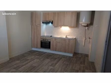 loue f2 st sauveur le vte