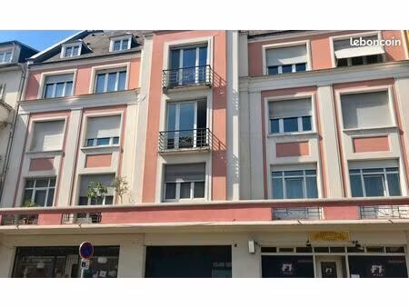 bel appartement t2 traversant de 58m2 au centre de thionville avec garage  balcon et cave.