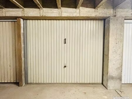 grand garage / box fermé angers