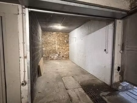 box fermé en sous-sol