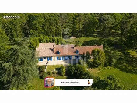 maison 9 pièces 326 m²
