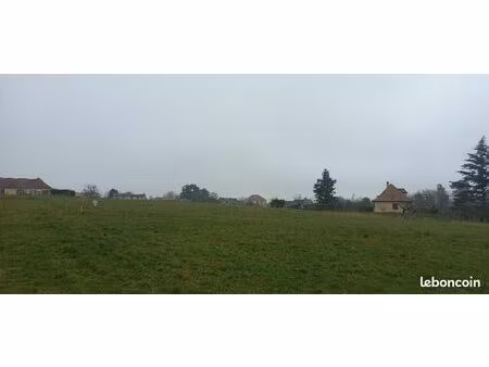 terrain 927 m² saint gery