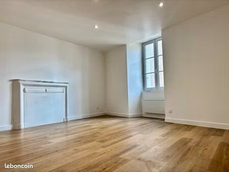 beau t2 50 m² rénové – place des halles