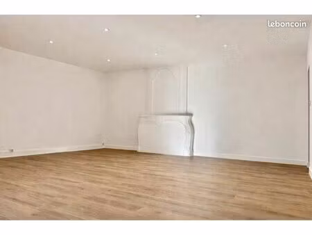 magnifique duplex 80 m² – 3 chambres – terrasse – place des halles