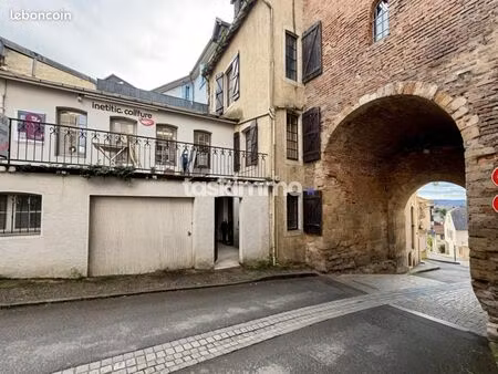 immeuble 6 pièces 250 m²