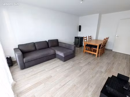 appartement t3  dernier étage avec ascenseur et parking