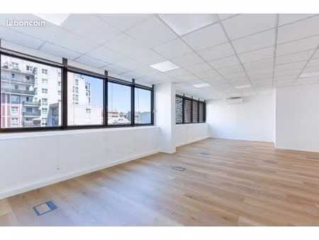 bureaux 82 m²