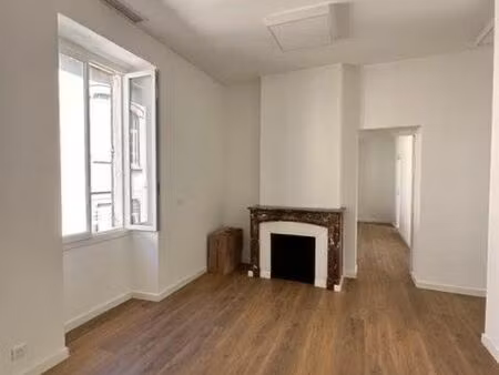bureaux 83 m² 4 pièces à louer nimes cv