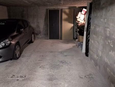 parking à louer à quelques minutes de la gare