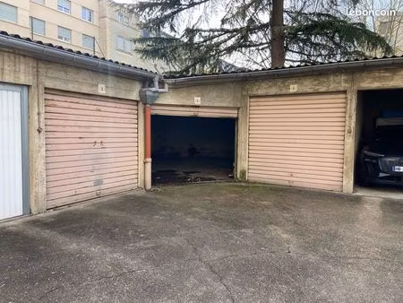 grand garage de 60m2