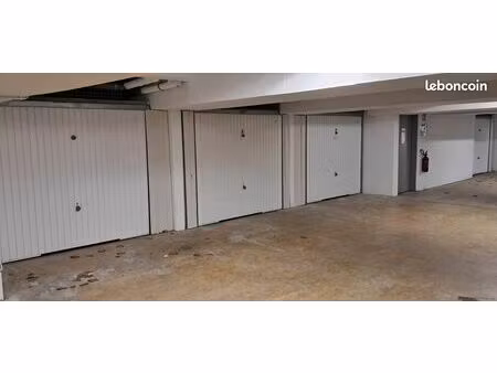 box fermé dans résidence sécurisée