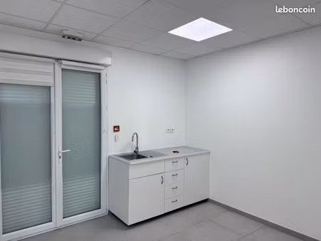 local paramédical à craponne de 13 m2 complété ‘une salle d’attente