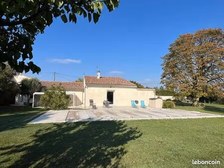 maison de 200m2 sur 2200m2 de terrain avec piscine