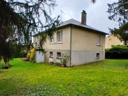 maison 80m2 sur un terrain de 2300m2 + cave