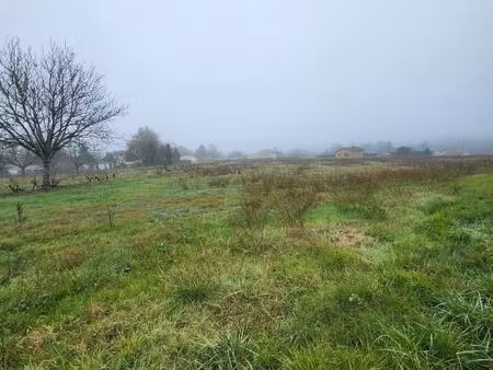 terrain 2 066 m² le change