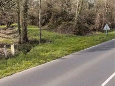 terrain proche des habitations