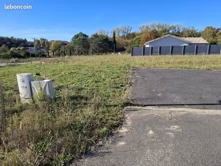 terrain 563 m² bougue