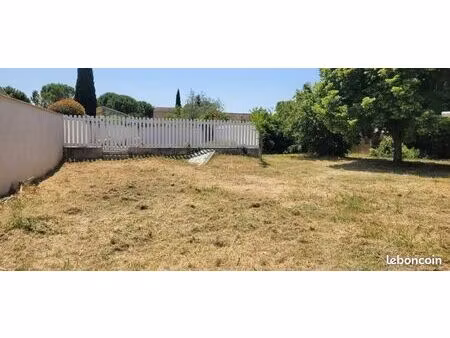 terrain constructible avec piscine déjà aménagée