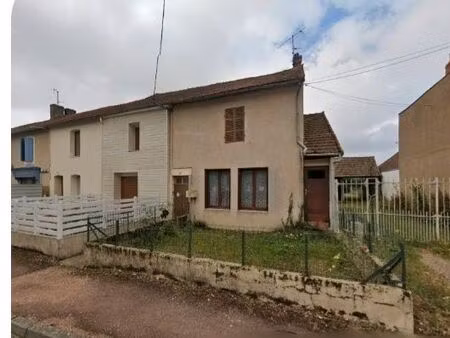 maison sur un terrain de 312 m2