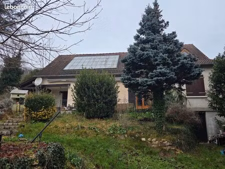 maison de 5 pièces de 152 m2 avec piscine