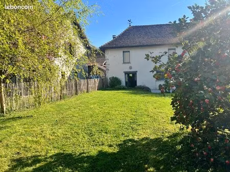 maison de village meublé avec grand jardin