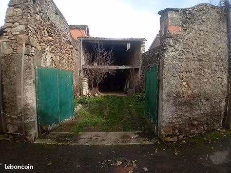 grange au centre du village sur terrain de 125m² au sol 75m² sur deux niveaux