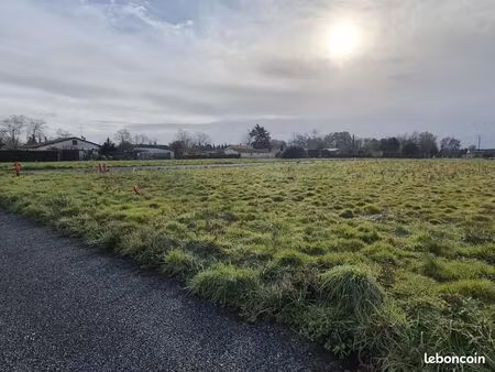 terrain 600 m² coutras