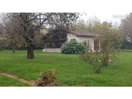 dépendance sur 1300m² de terrain