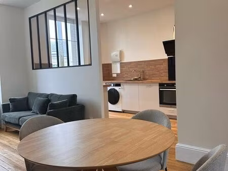 à louer – t2 meublé 50m² – lumineux & traversant – place dunois