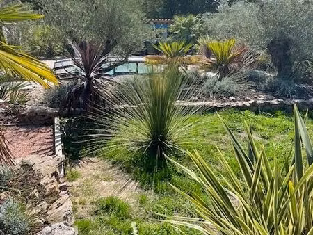 magnifique villa  de plein pied de 160m² garage de 48 m²