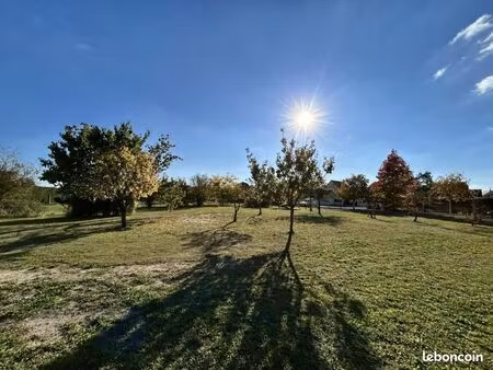 terrain 588 m² tierce