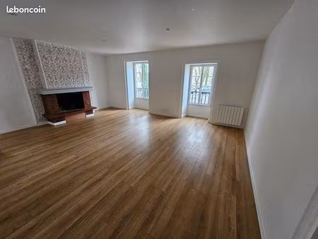 auray centre - t2 libre de 63 m²