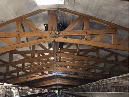 terrain agricole 7 850 m² avec bâtiment avicole ~1 000 m² à rénover – eau & électricité pr