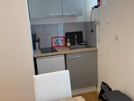 joli studio meublé climatisé centre ville nimes