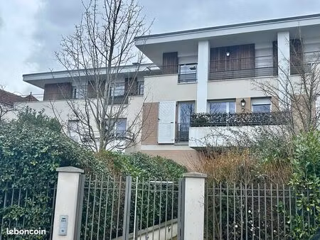 t2 récent  ensoleillé  sur verdure  au calme avec balcon et parking - proche de transports